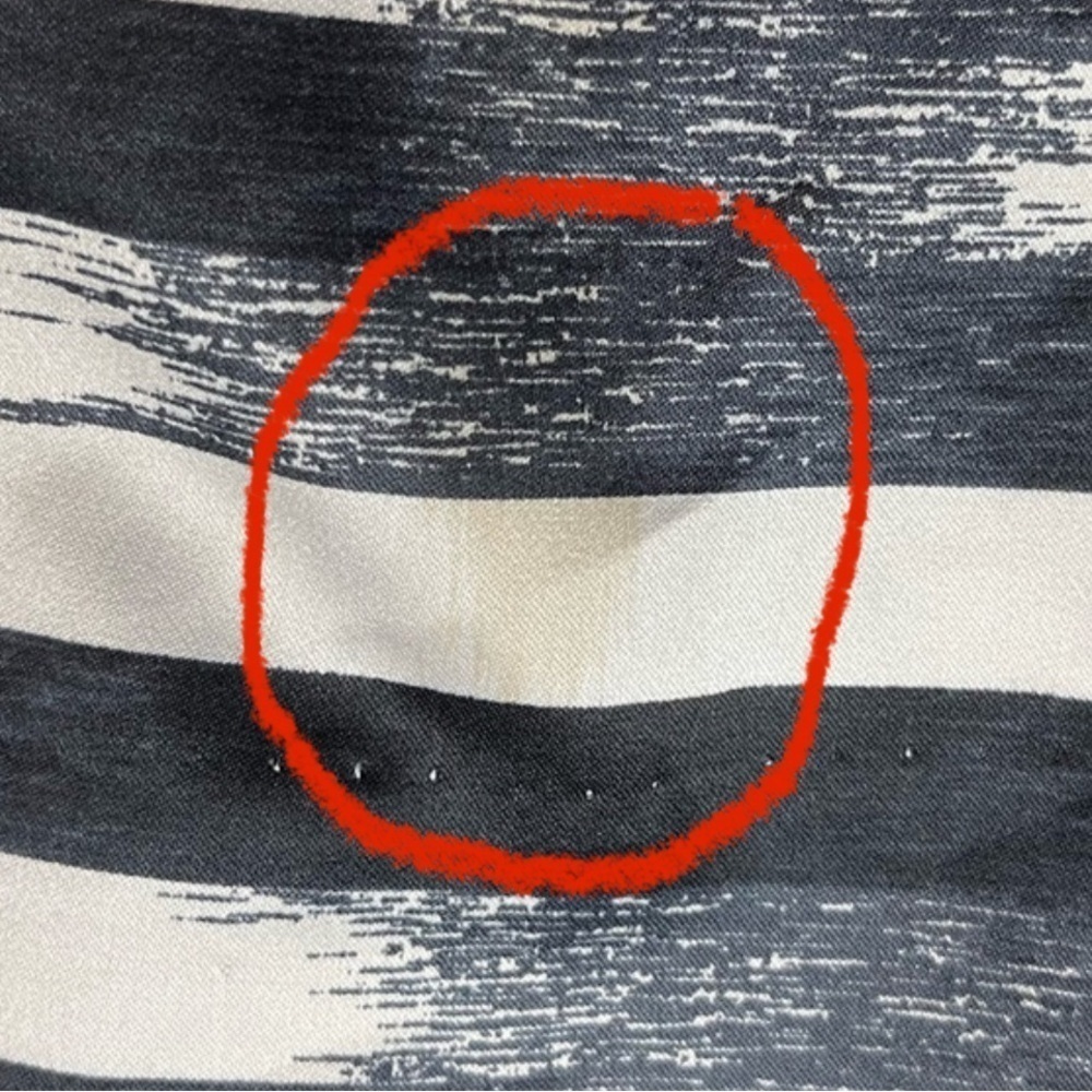 ⭐️ GAP A-line skirt- size 10- black grey stripe with small flaw - Picture 4 of 6